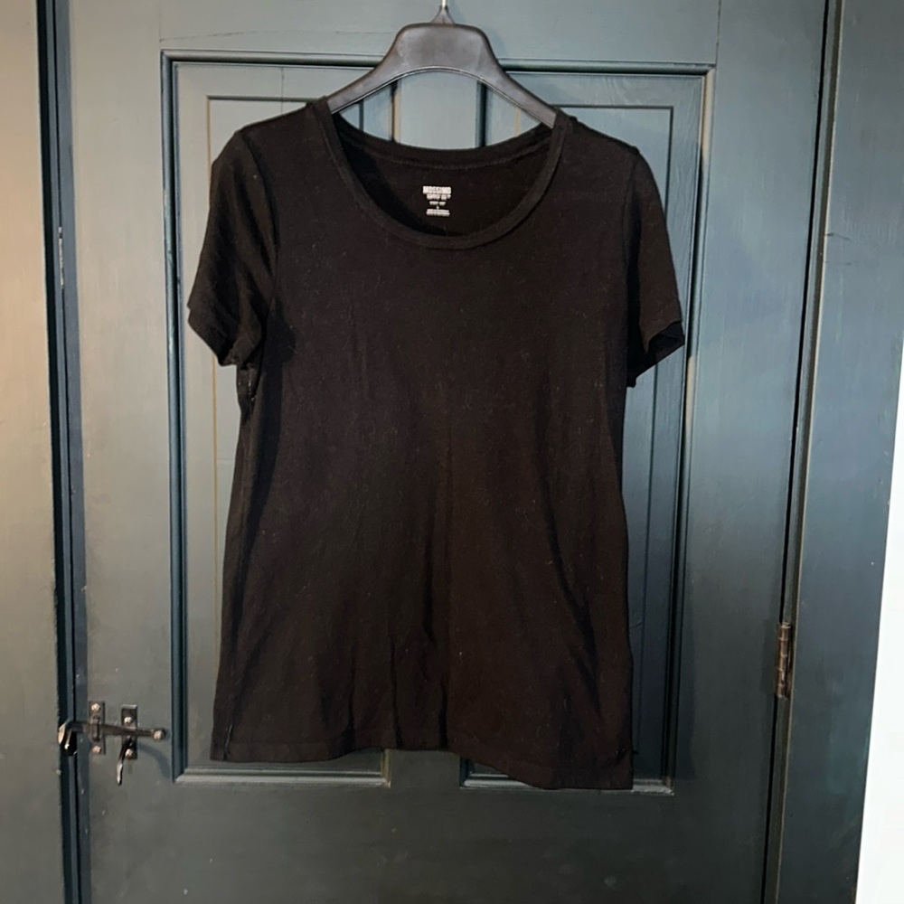 Mossimo black scoop neck t-shirt size XL